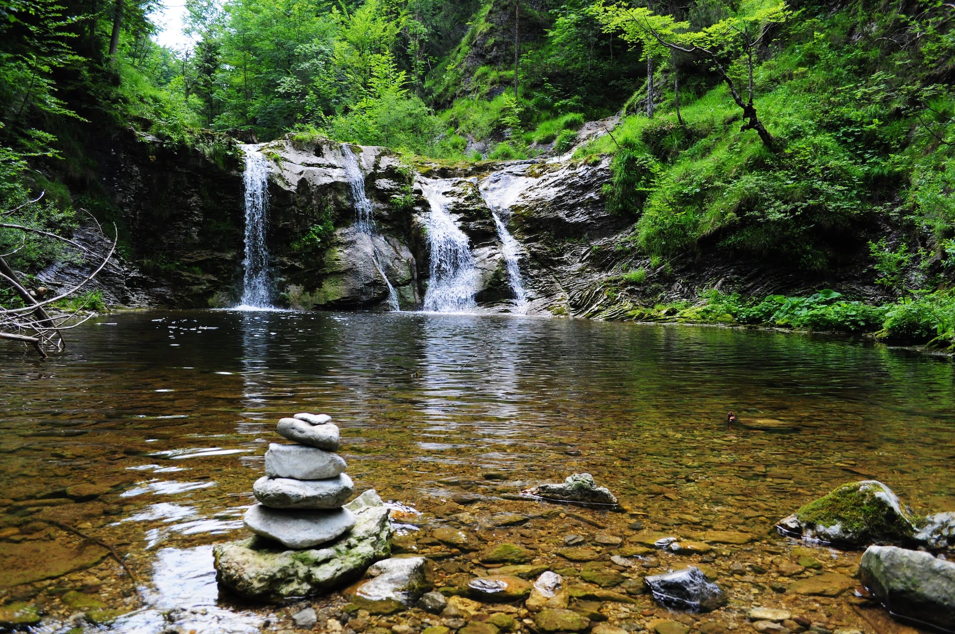 Discover Bend's natural beauty through its top outdoor attractions, a perfect start to your relaxation journey.