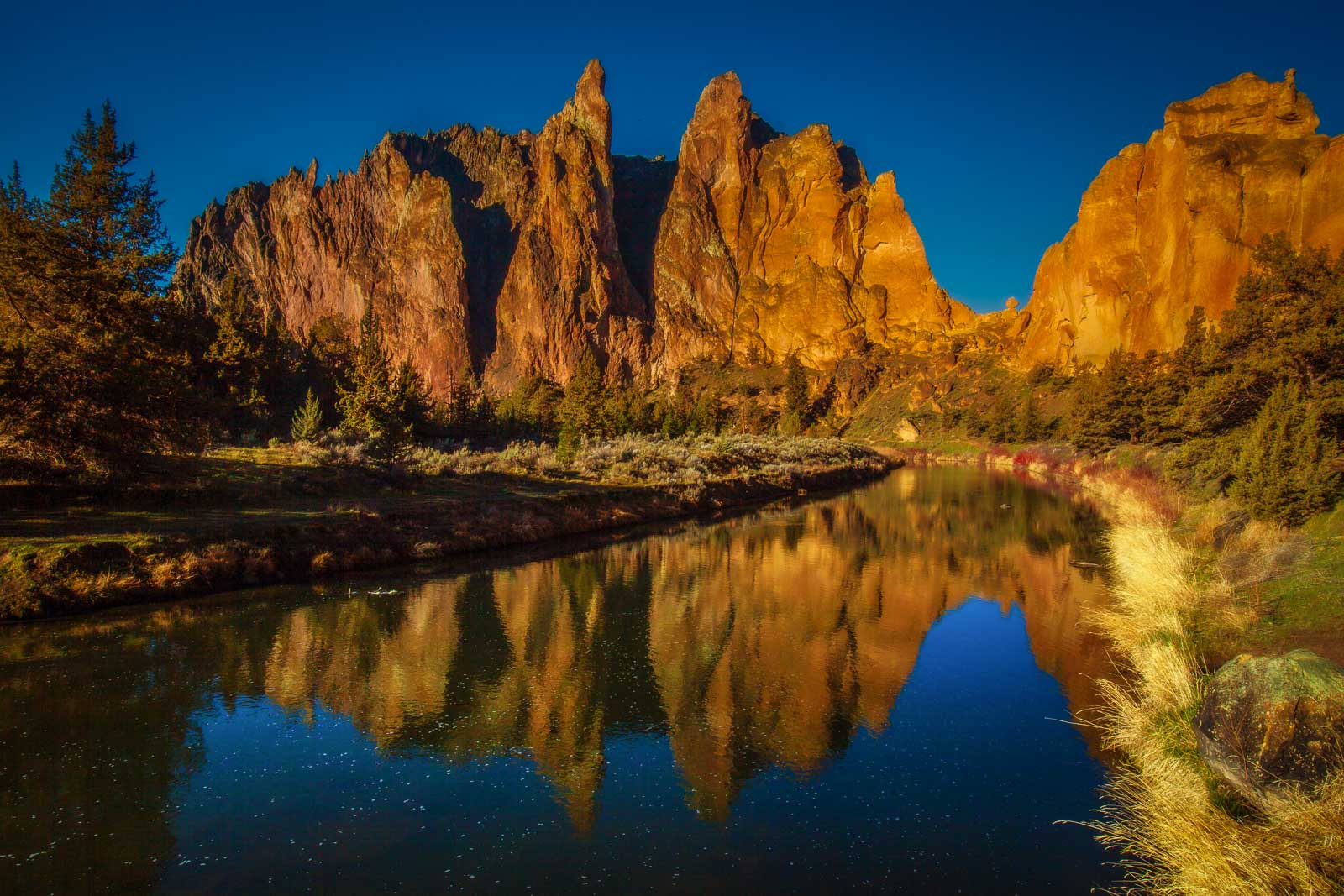 Join the climbing community at Smith Rock State Park for an unrivaled climbing adventure.